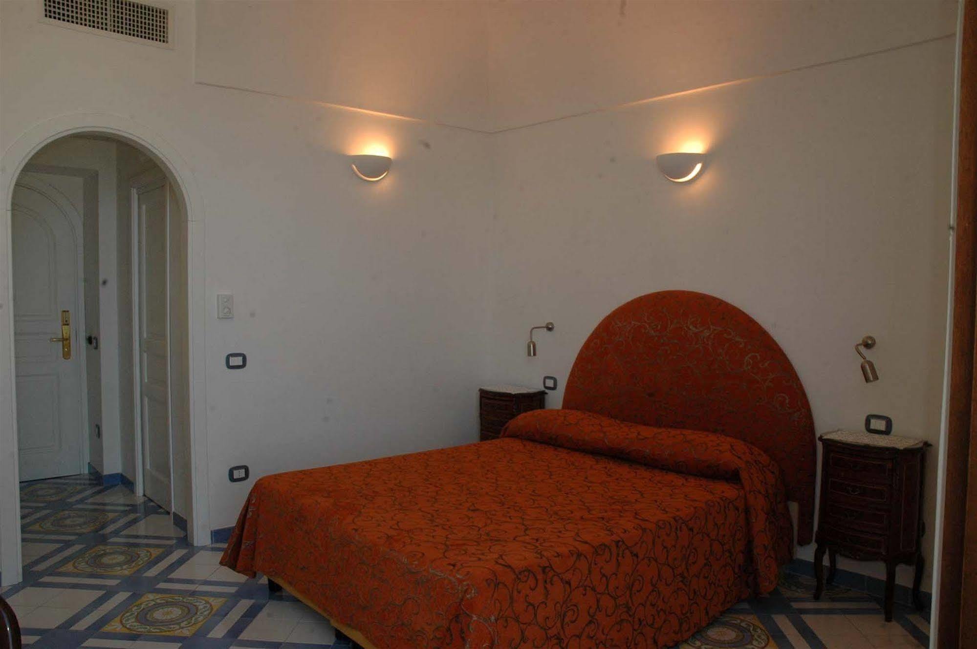 Hotel Croce Di Амальфі Екстер'єр фото